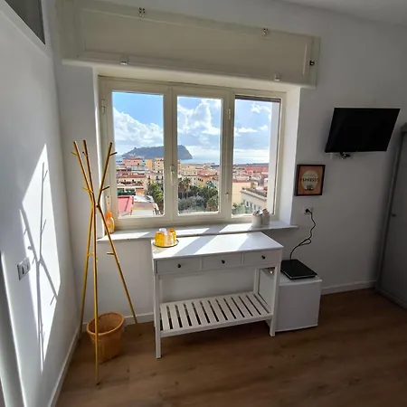 Seconda Stella A Destra ゲストハウス 4*