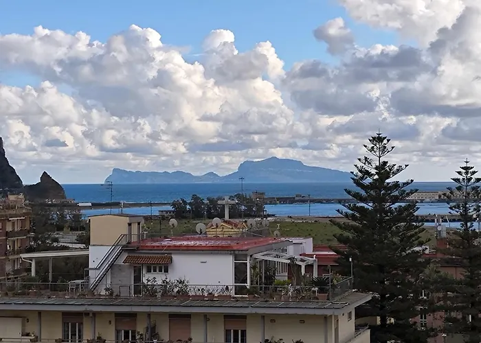 Seconda Stella A Destra Гостевой дом 4*